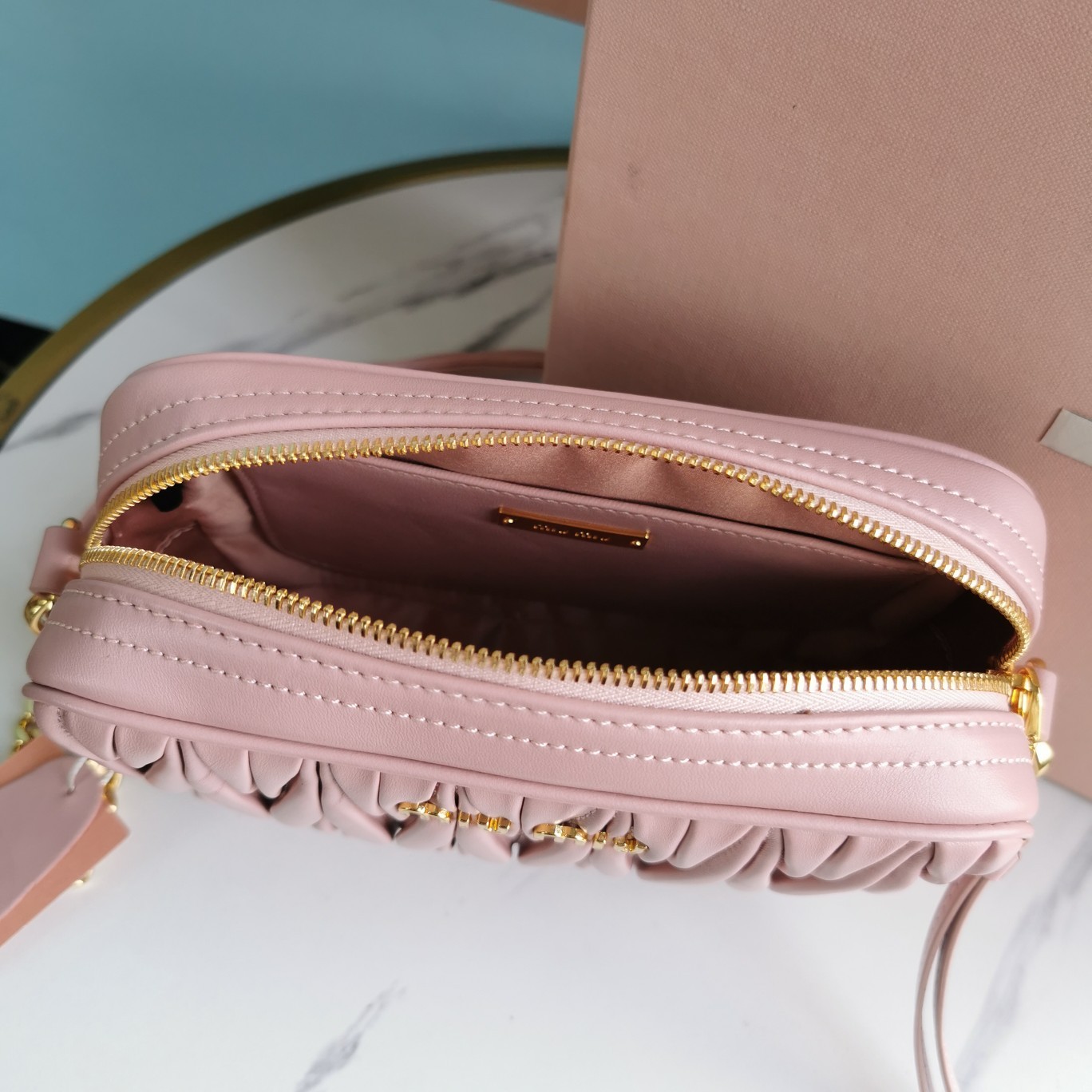 미우미우 숄더 백