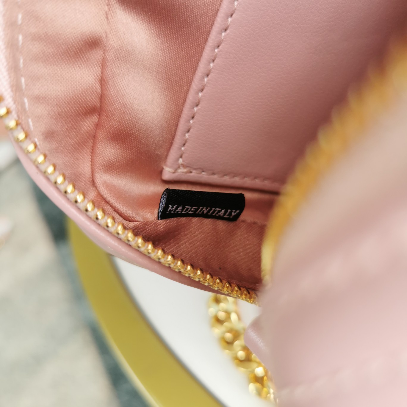 미우미우 숄더 백