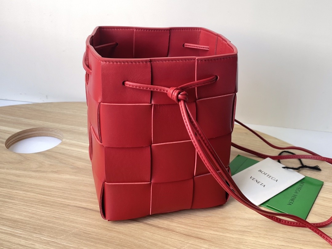 보테가베네타 숄더백