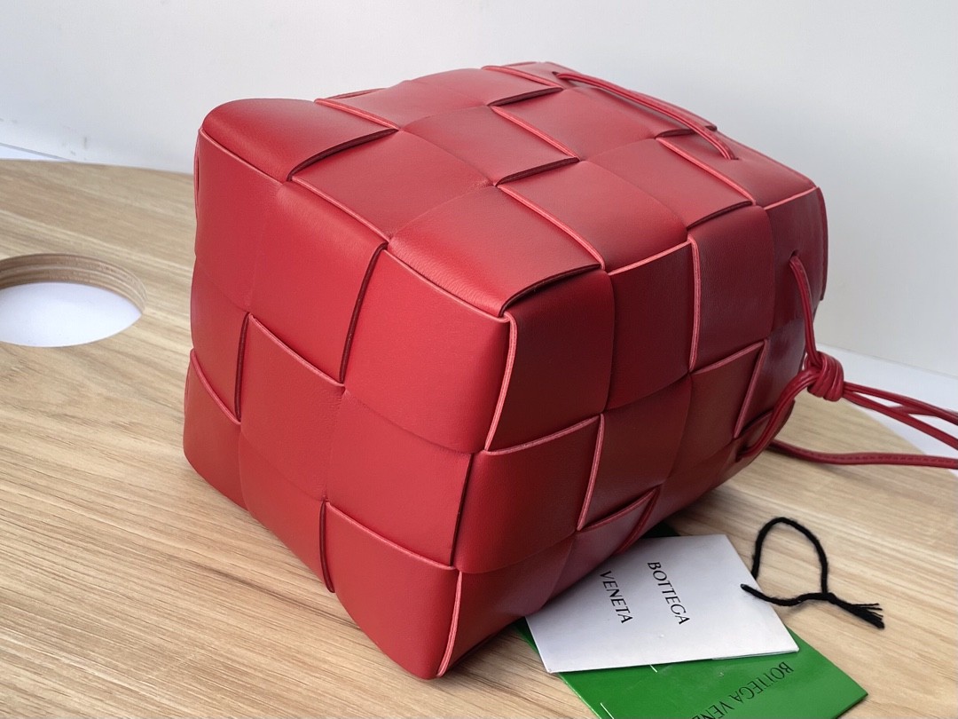 보테가베네타 숄더백