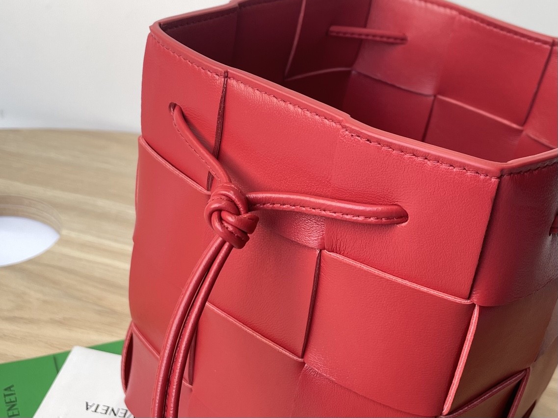 보테가베네타 숄더백