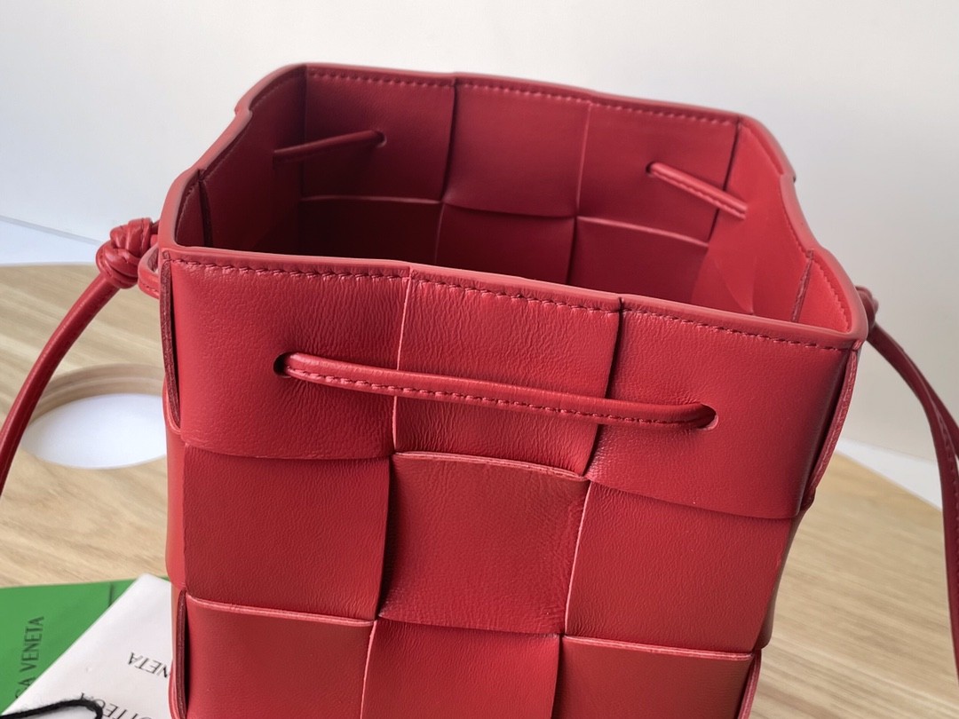 보테가베네타 숄더백