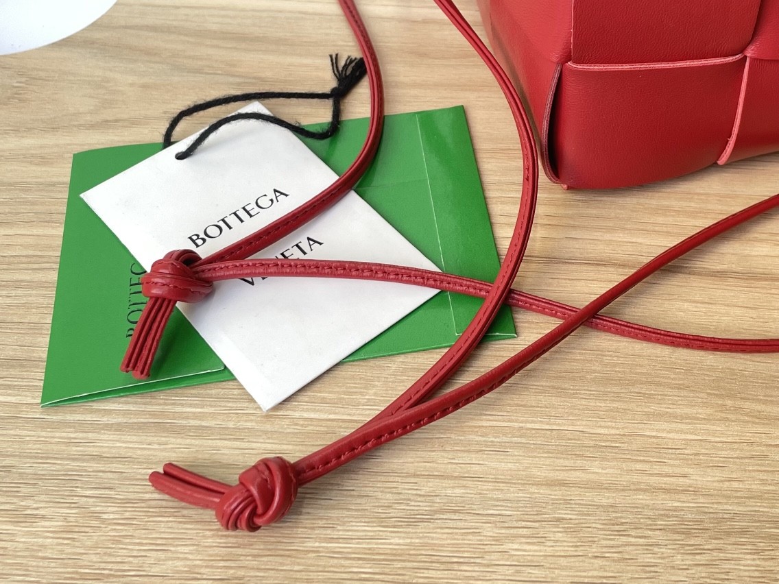 보테가베네타 숄더백