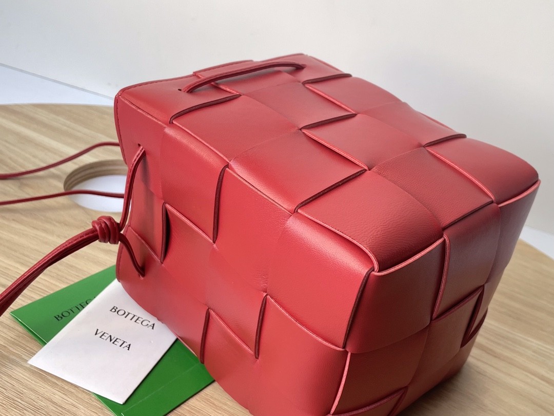 보테가베네타 숄더백