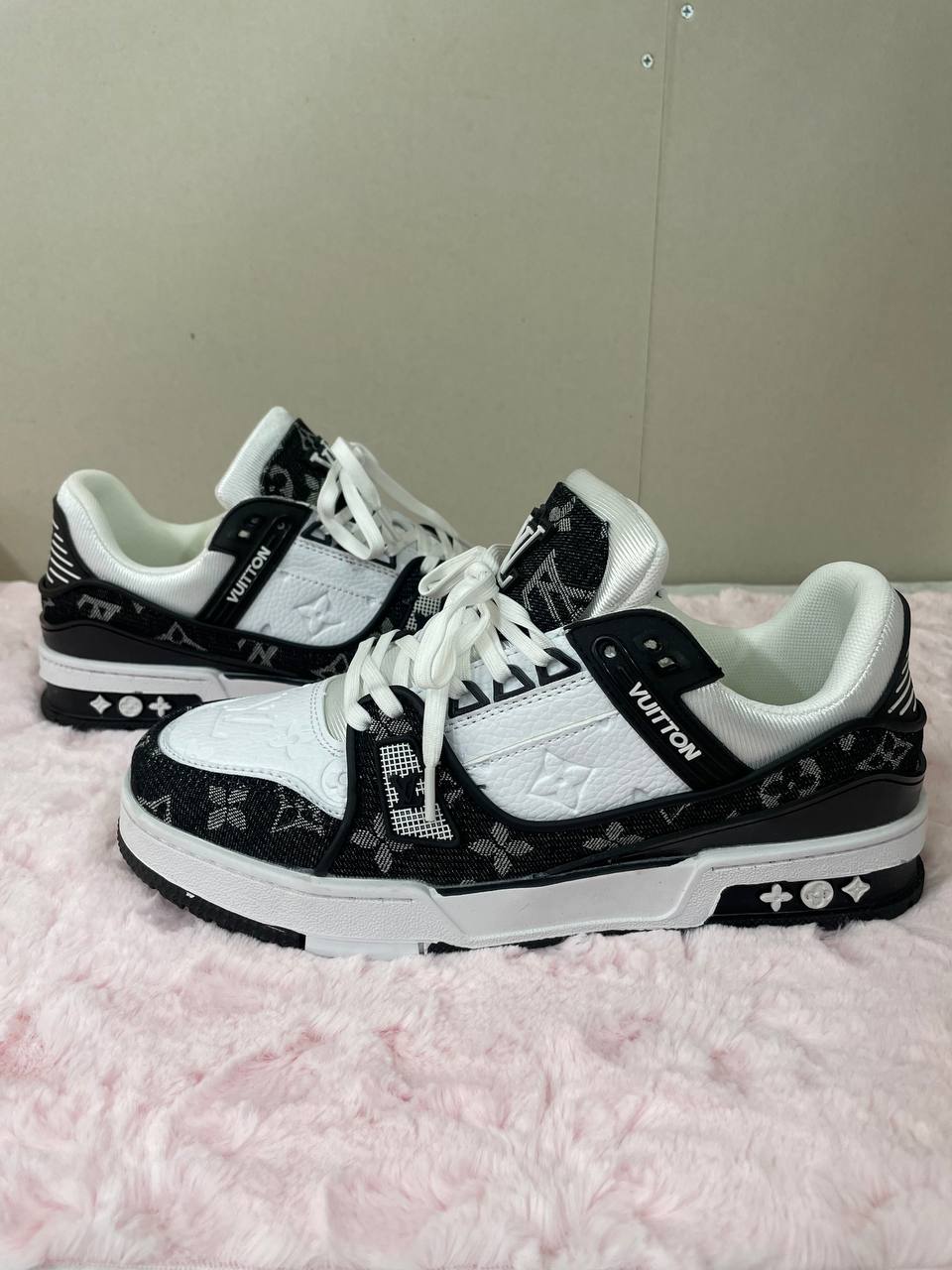 루이비통 LV 트레이너 스니커즈 모노그램 데님 블랙