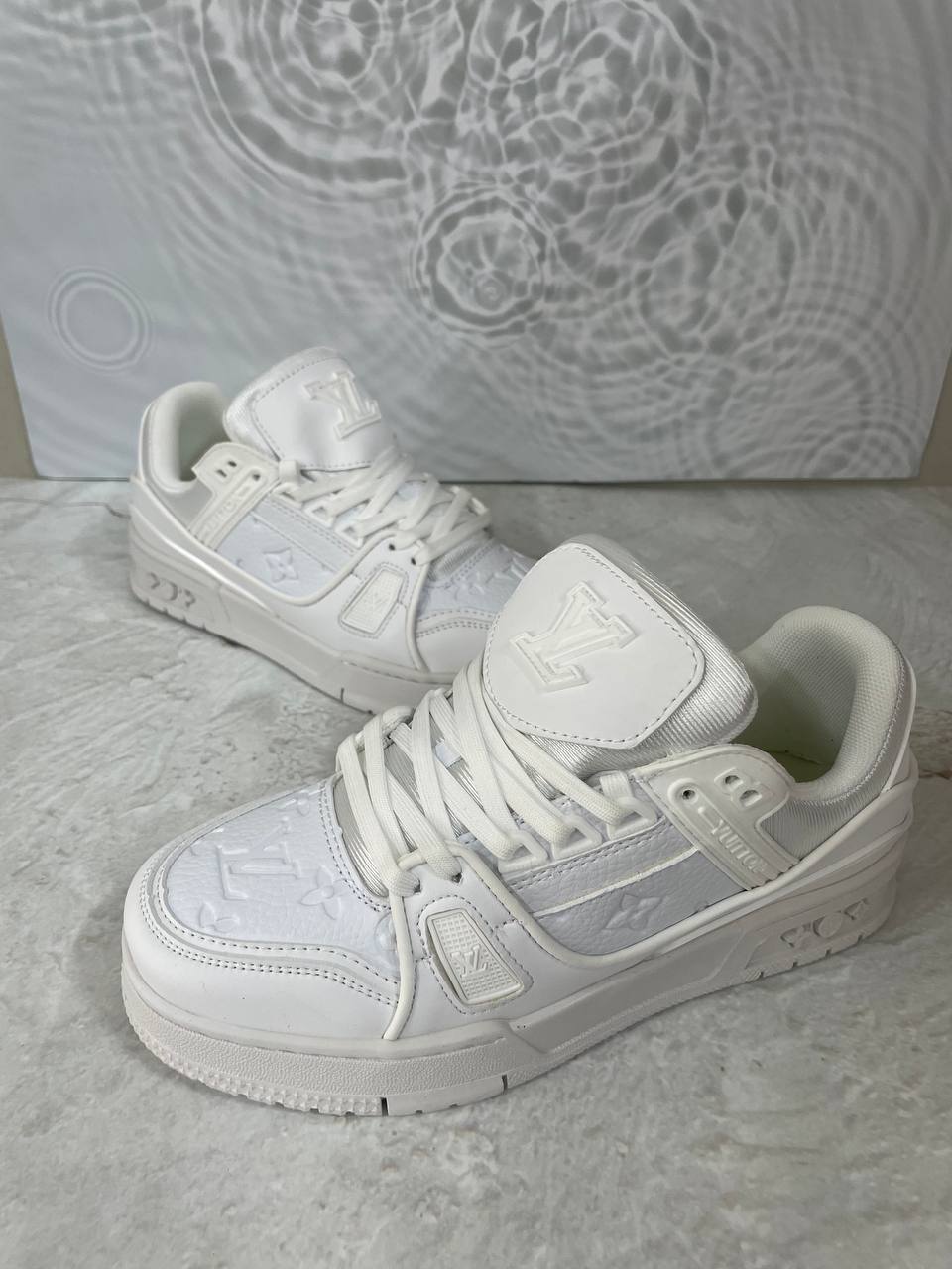 루이비통 LV 트레이너 스니커즈 화이트
