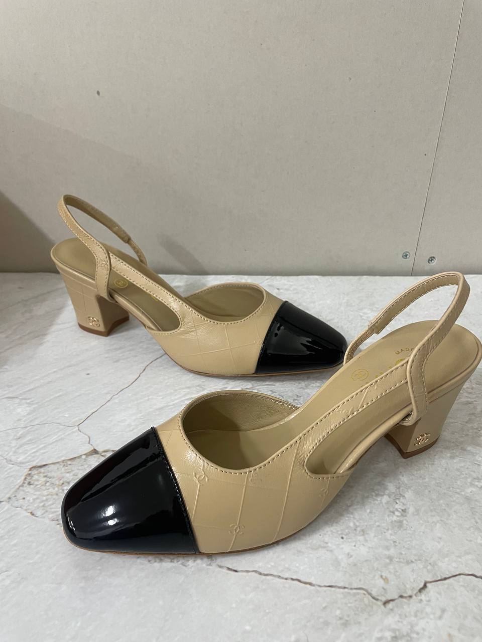 샤넬 투톤 슬링백 힐