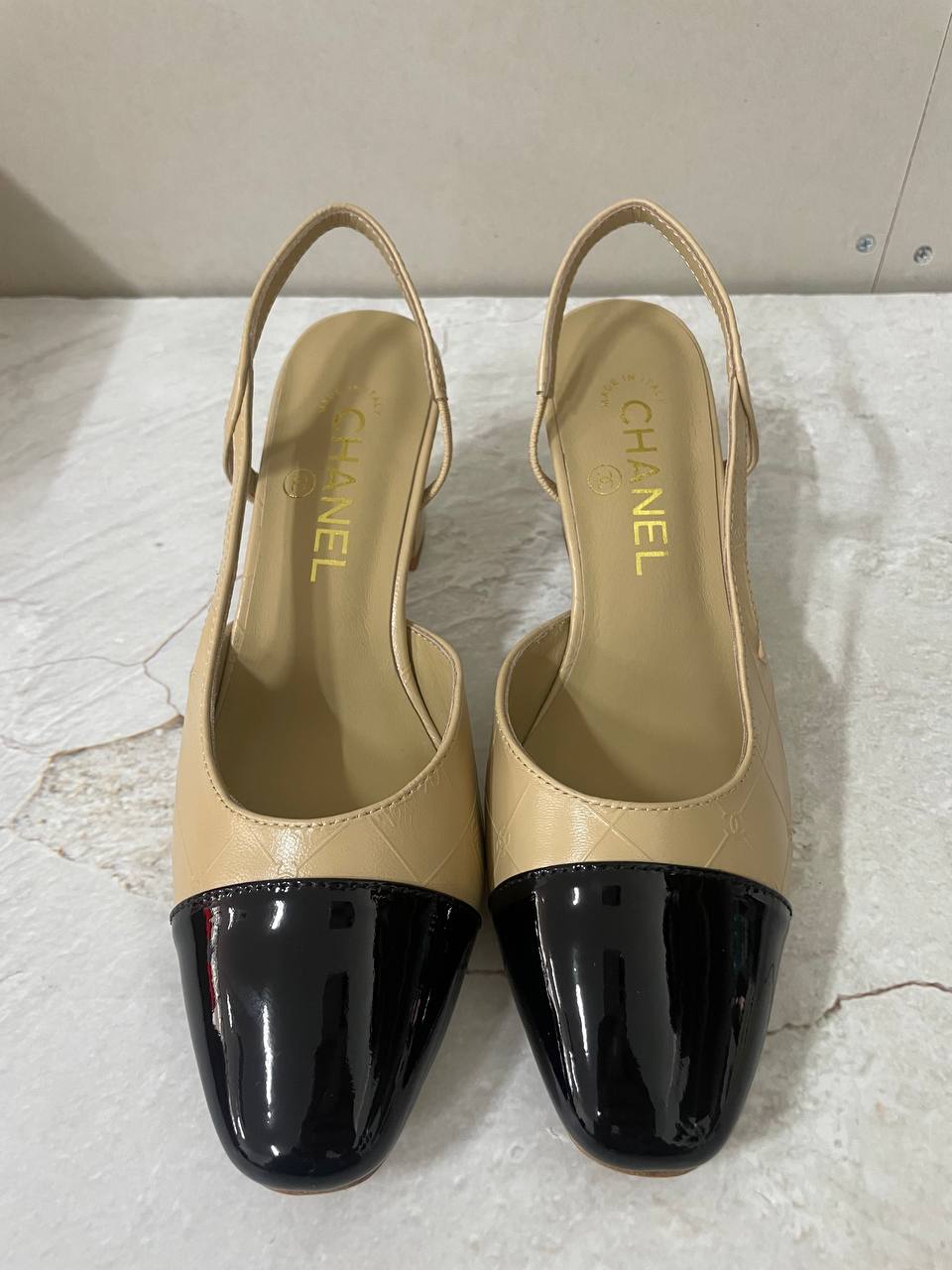 샤넬 투톤 슬링백 힐