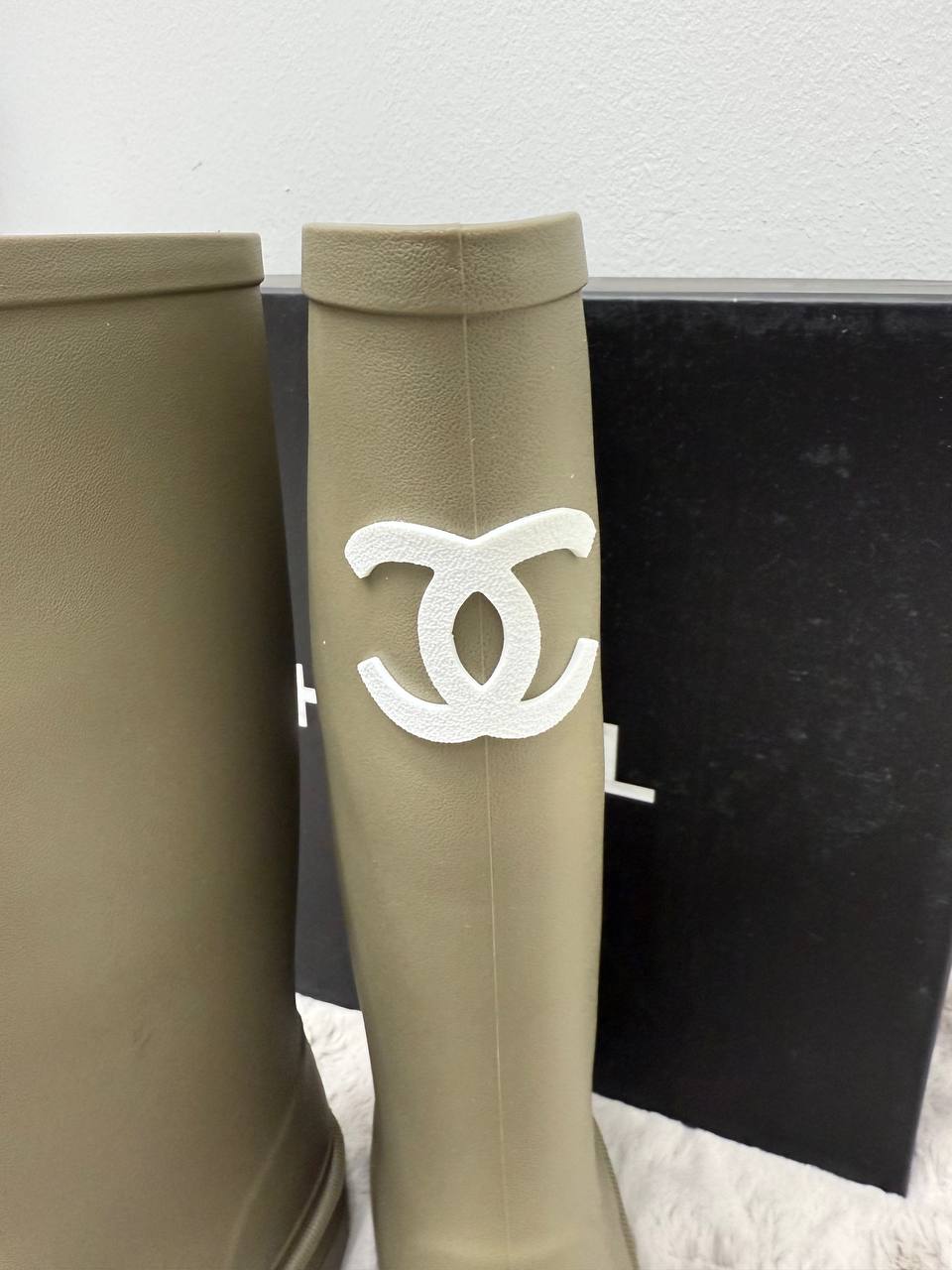 샤넬 CC로고 레인부츠 카키