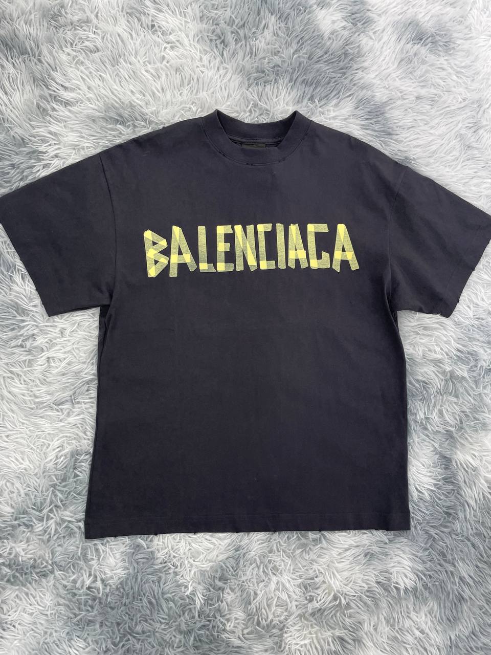 발렌시아가 테이프 타입 티셔츠 (워시드 블랙)