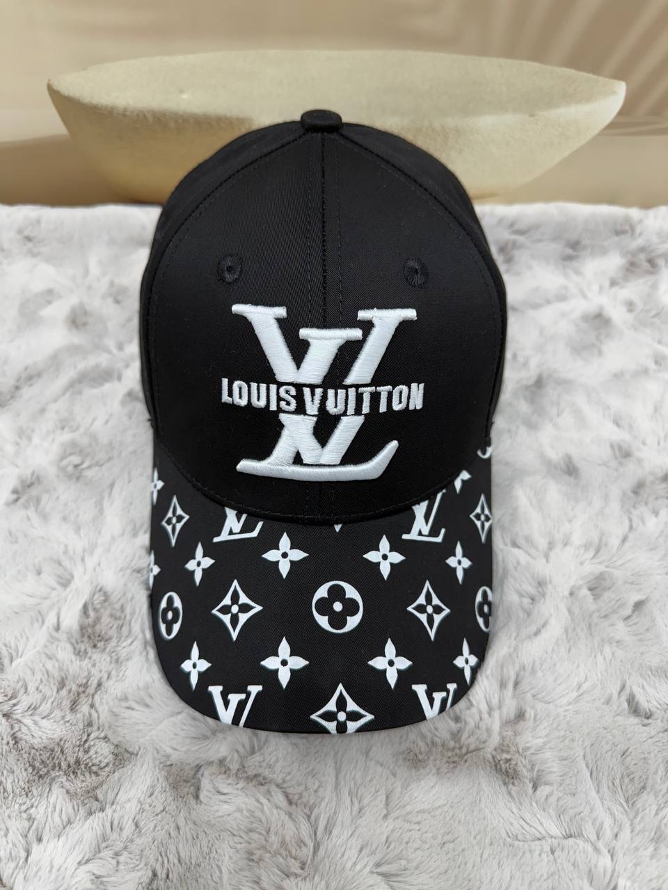 루이비통 볼캡 모자(화이트,블랙,베이지)