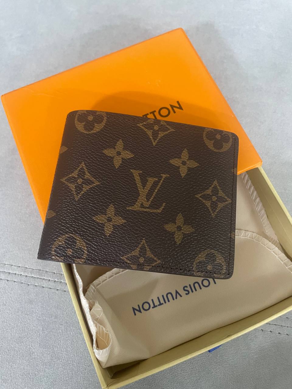 루이비통 반지갑 멀티플 월릿 모노그램