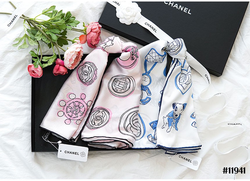 [CHANEL] 샤넬 23SS 달마시안 강아지 CC 로고 스퀘어 실크 스카프