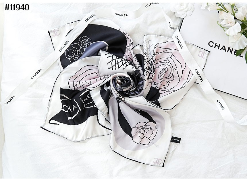[CHANEL] 샤넬 까멜리아 CC로고 인 HAT 햇 스퀘어 실크 스카프