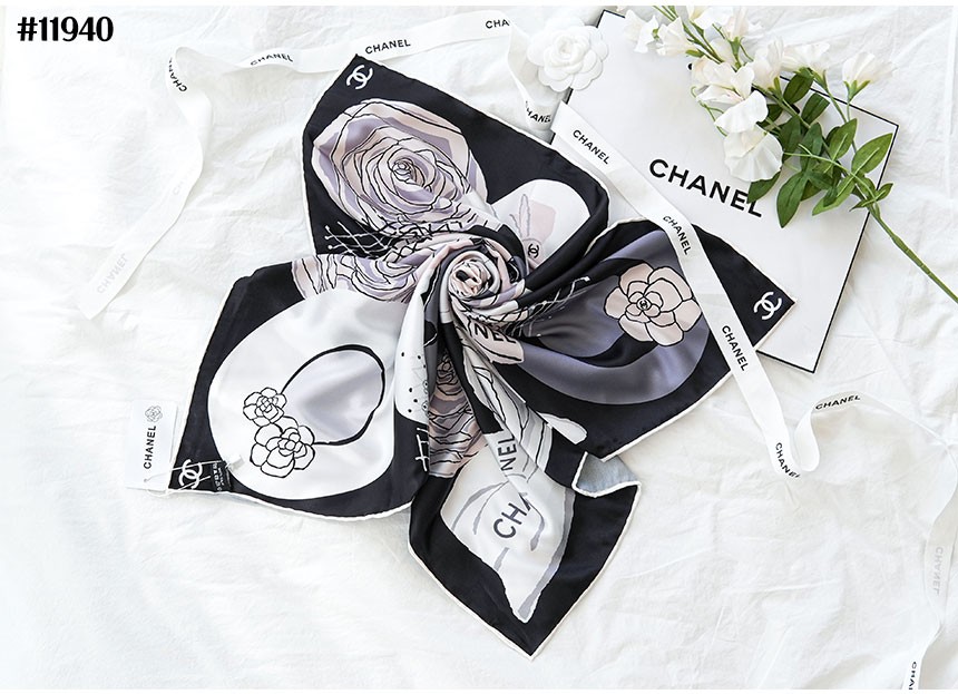 [CHANEL] 샤넬 까멜리아 CC로고 인 HAT 햇 스퀘어 실크 스카프