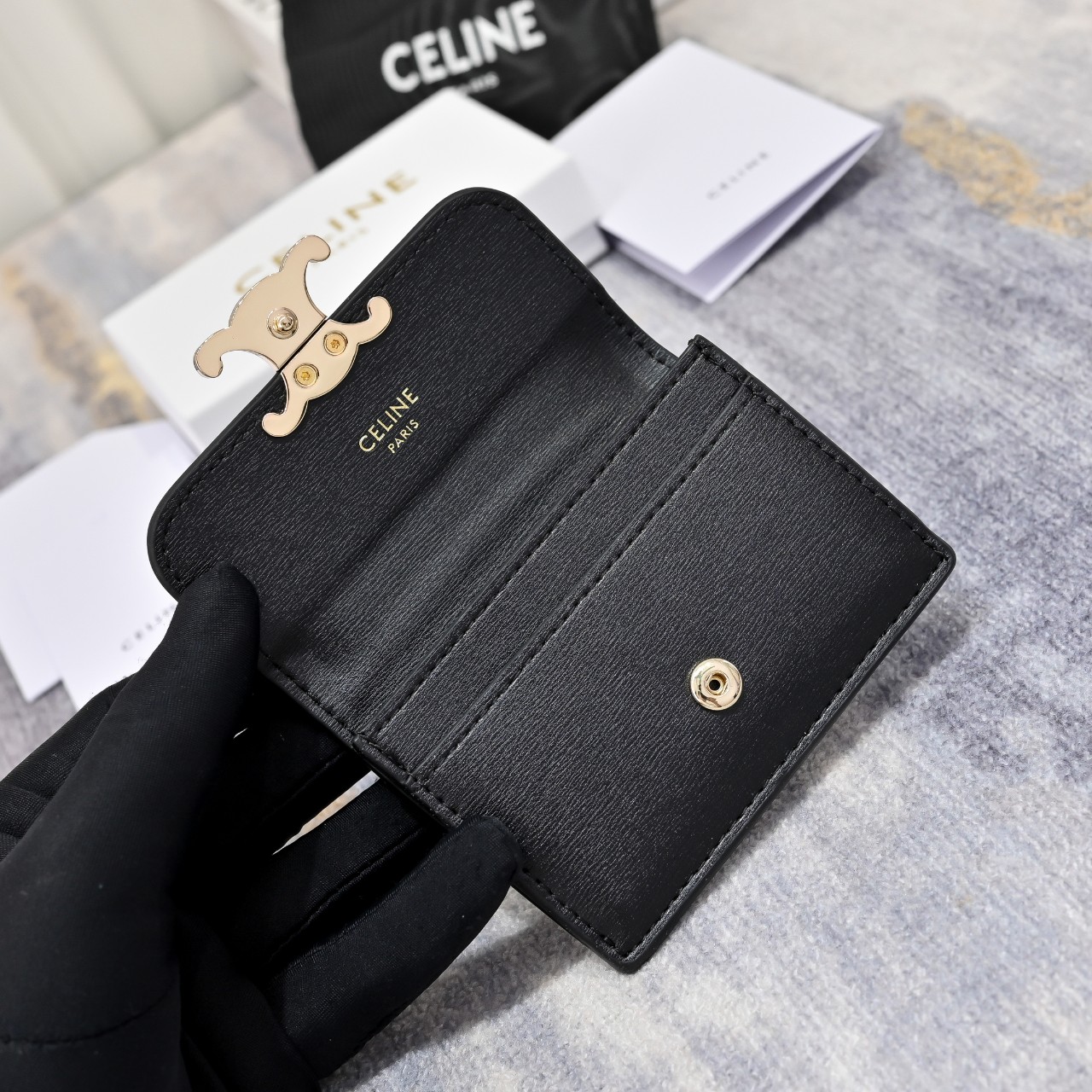 셀린느 플랩 카드지갑 블랙 금장