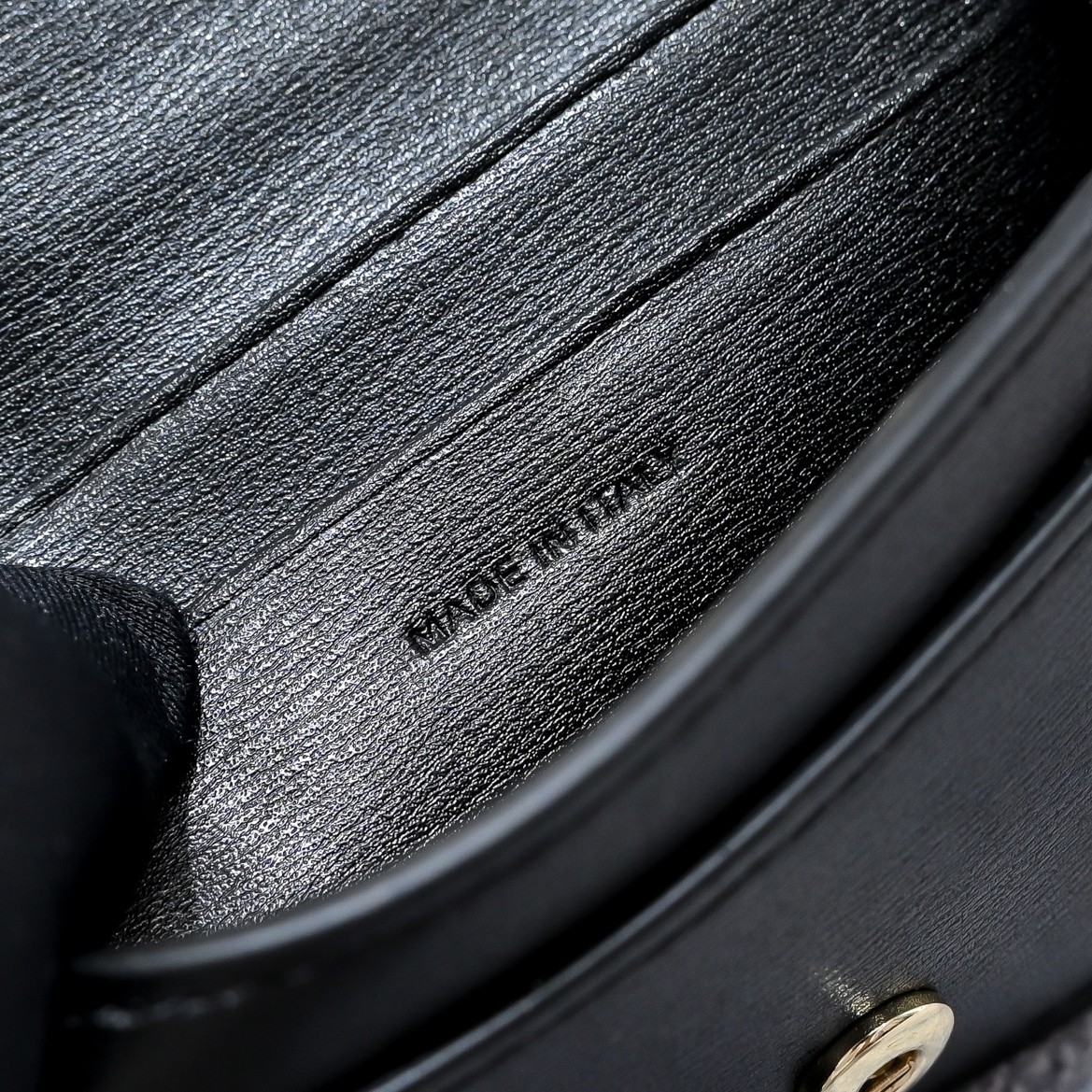 셀린느 플랩 카드지갑 블랙 금장