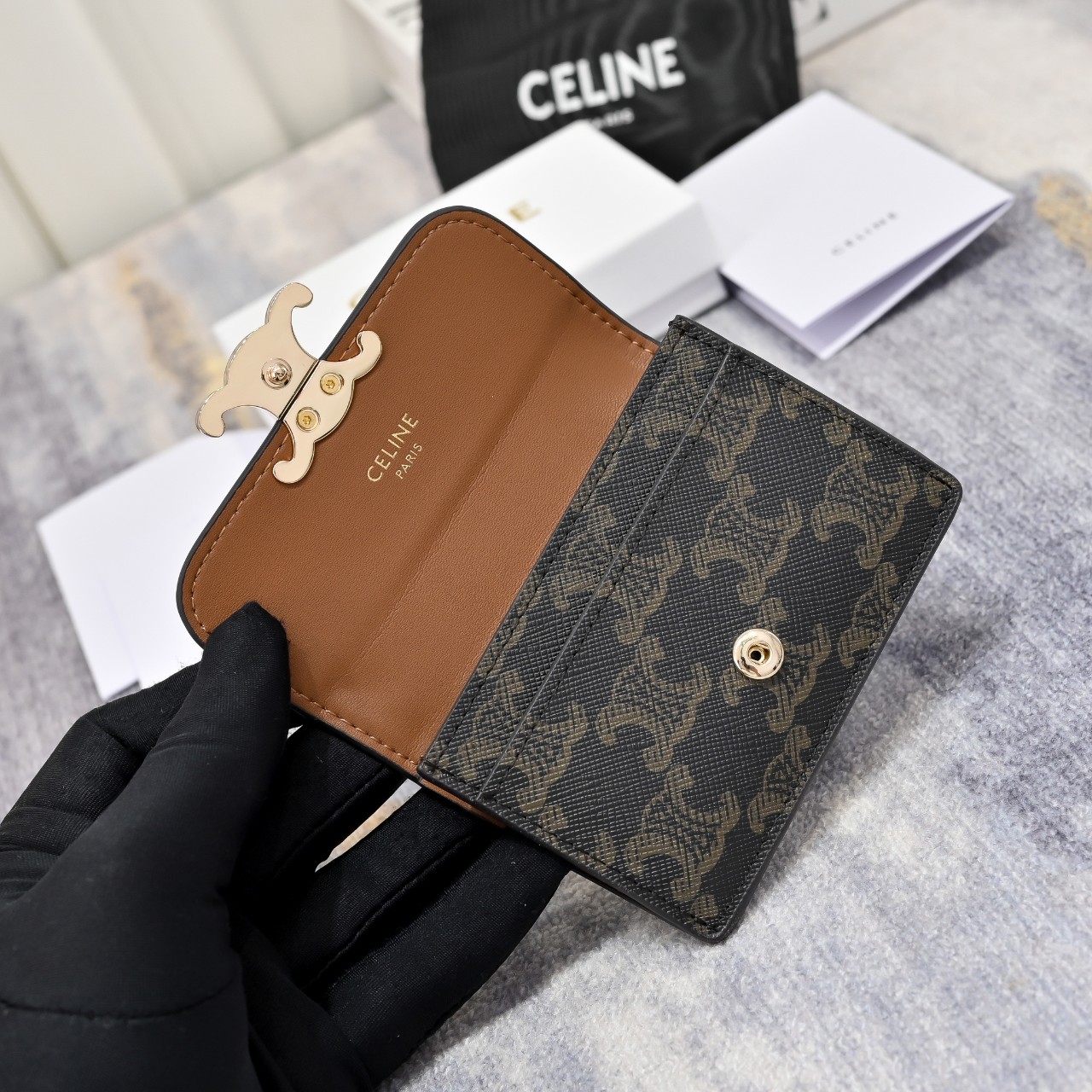 셀린느 플랩 카드지갑 탄