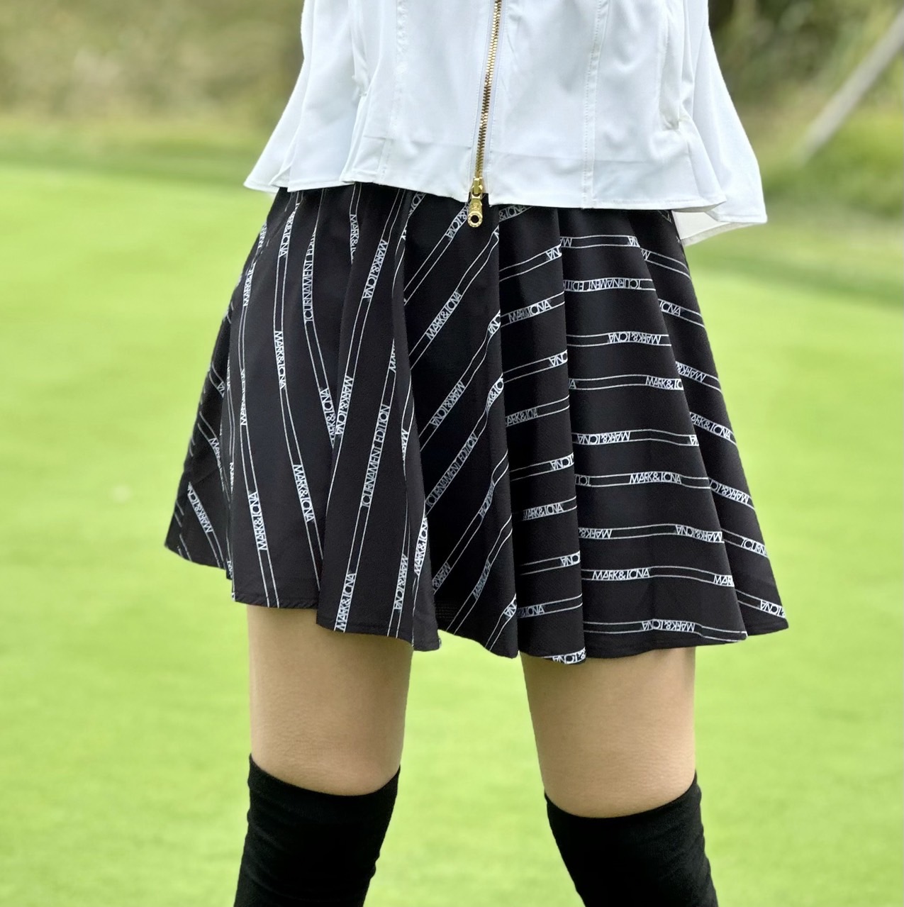 MARK & RONA 우먼 토너먼트 에어 홀 플레어 스커트