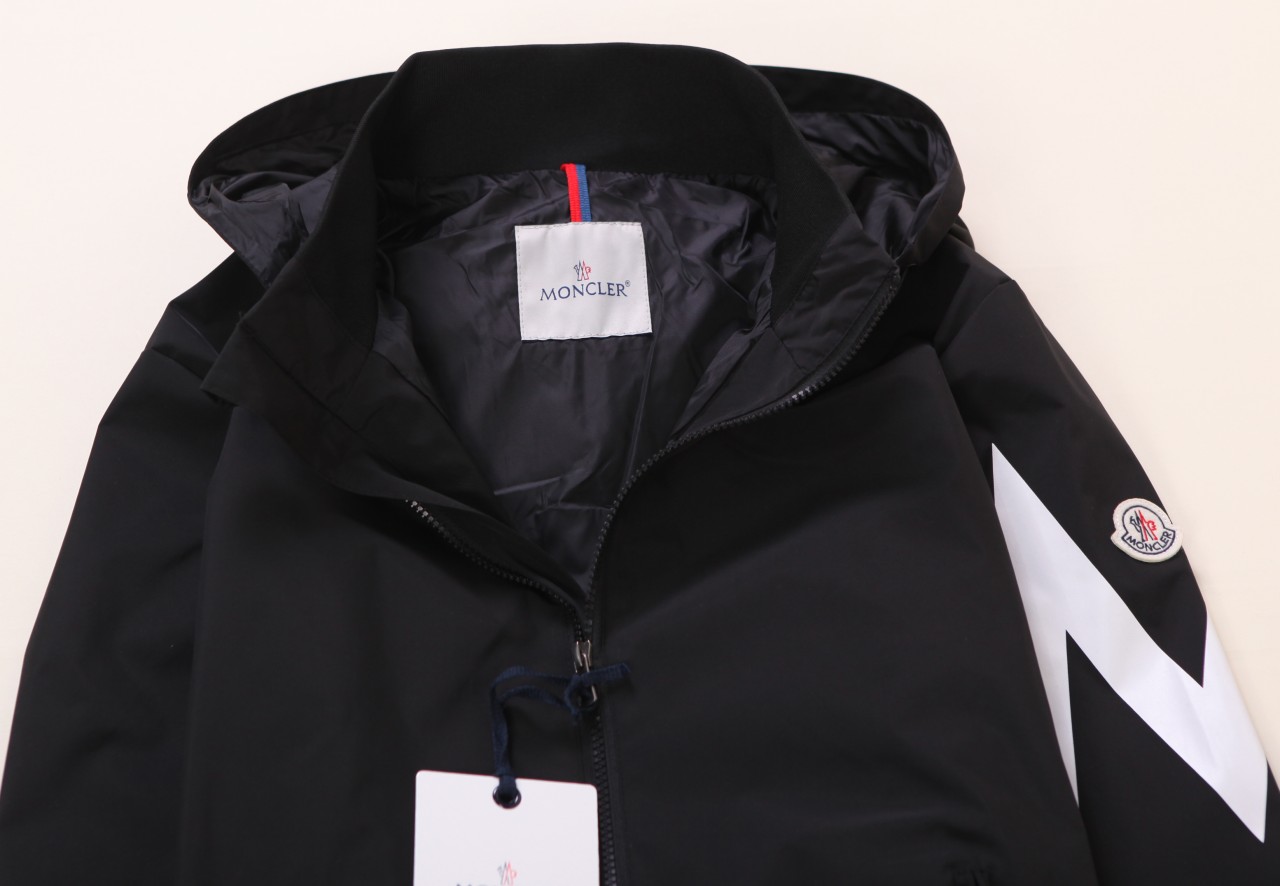 몽클레어  M 로고 후즈 자켓