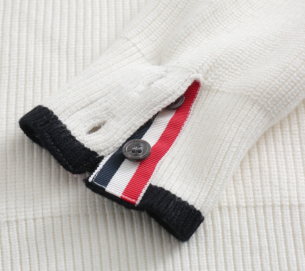 톰브라운 신상 사선 넥배색 양모 라운드