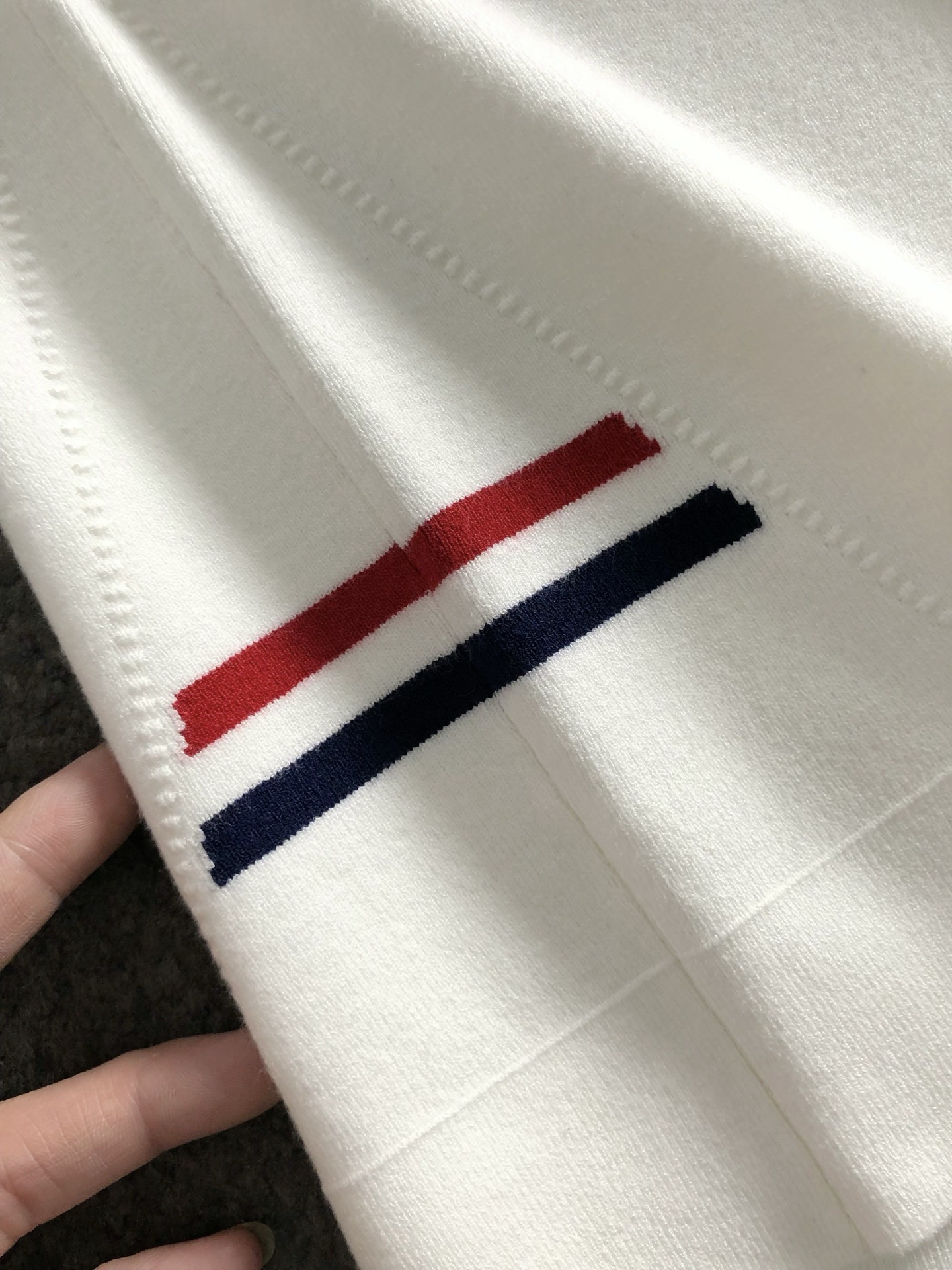 몽클레어 그레노블 자수로고 양모라운드