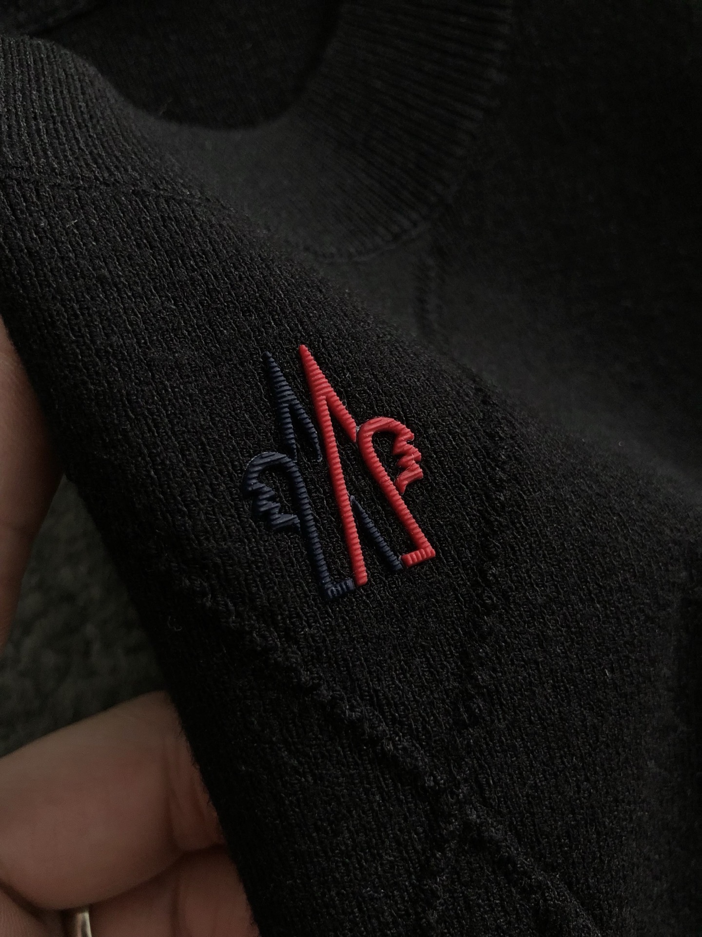 몽클레어 그레노블 자수로고 양모라운드