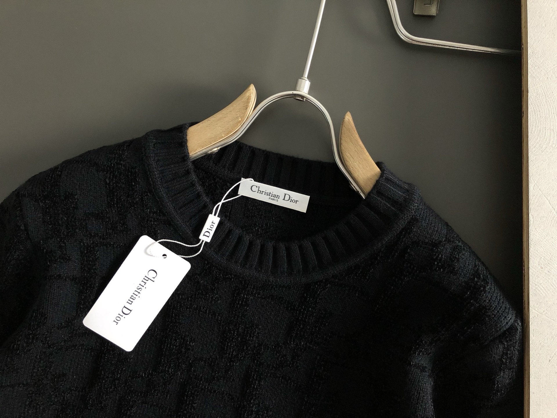 디올 자수로고 자가드 양모라운드