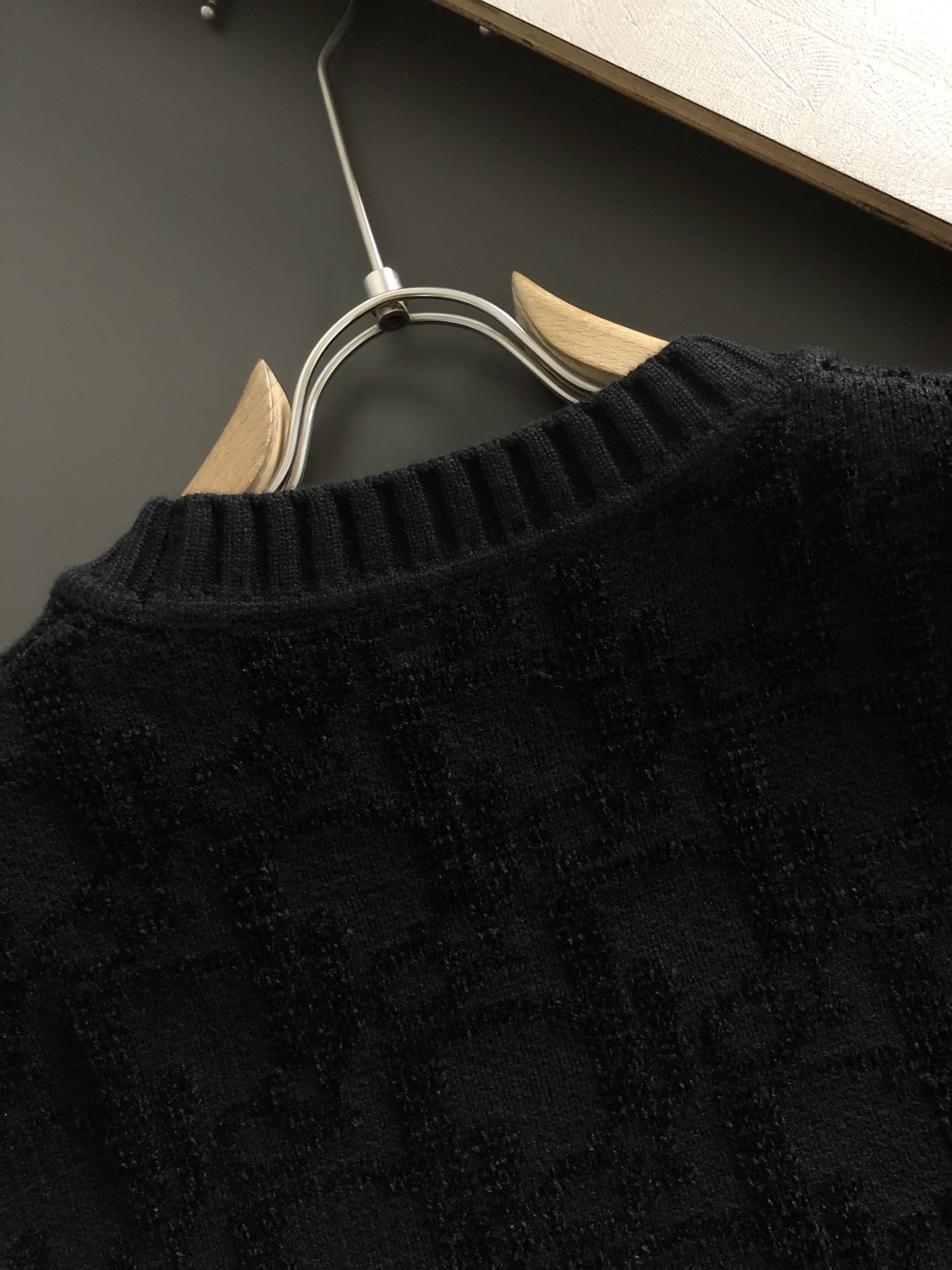 디올 자수로고 자가드 양모라운드