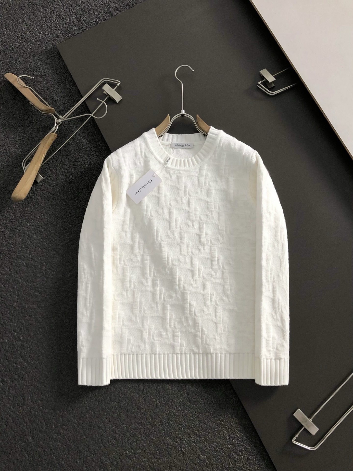 디올 자수로고 자가드 양모라운드