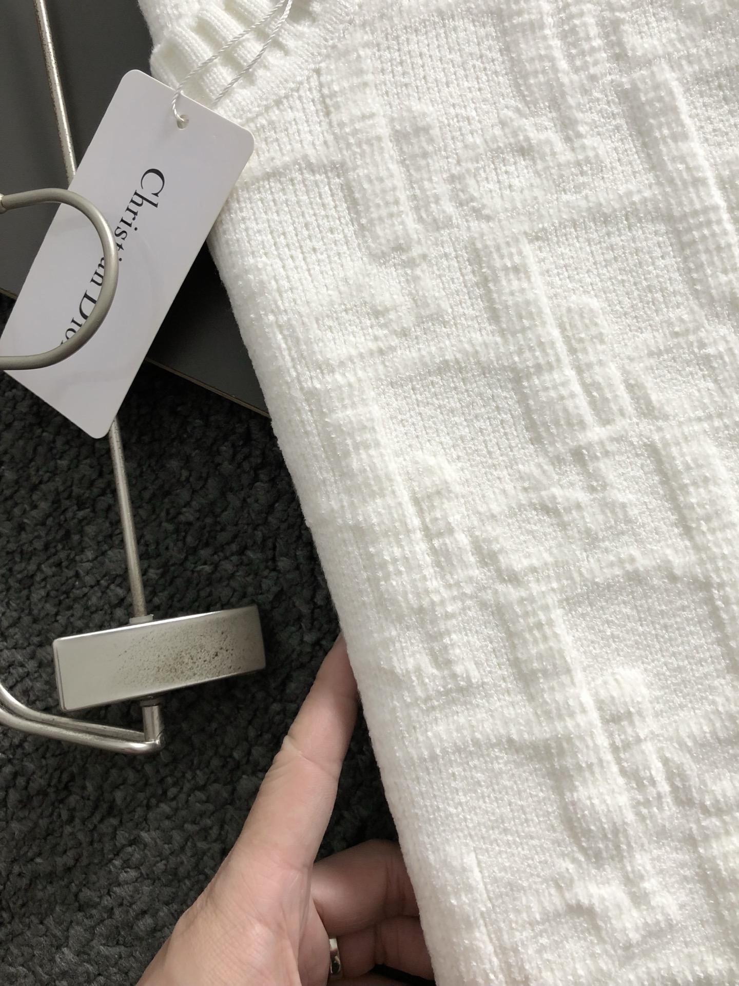 디올 자수로고 자가드 양모라운드