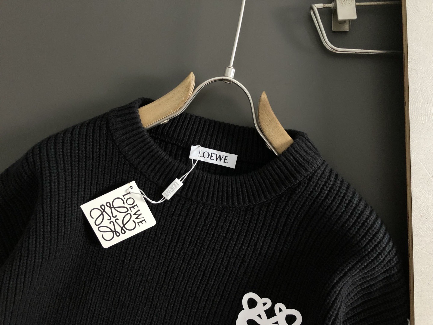 로에베 패치로고 암스티치 배색 양모라운드