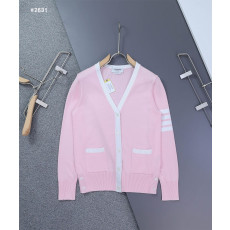 [THOM BROWNE] 톰브라운 밀라노 4바 스티치 V넥 가디건