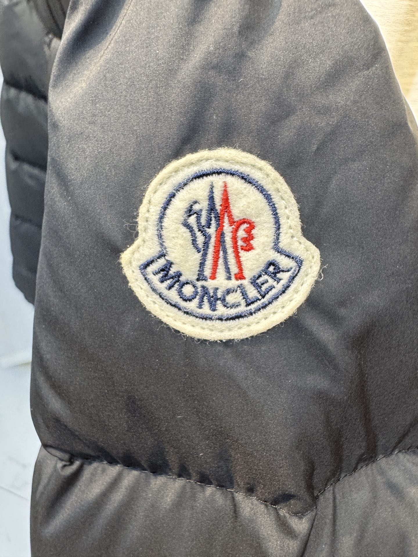 몽클 두르베 구스다운숏패딩