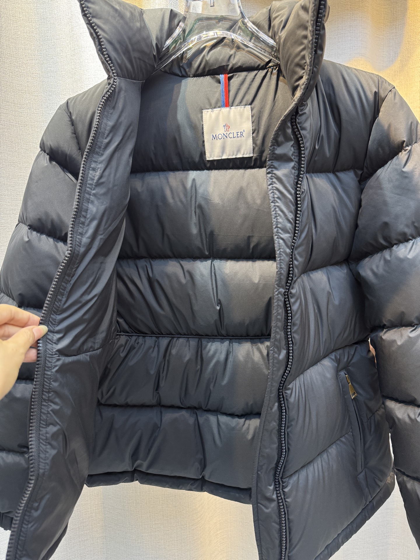 몽클 두르베 구스다운숏패딩