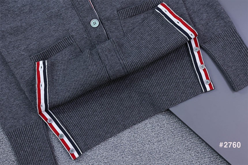 [THOM BROWNE] 톰브라운 여성 사선완장 클래식 브이넥 가디건