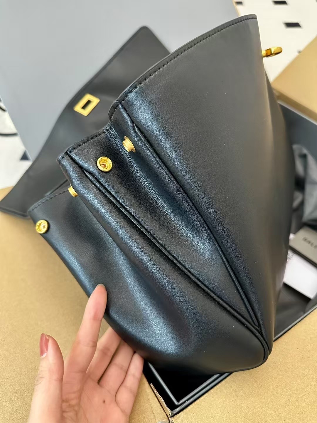 발렌시아가 신상 로데오 오버사이즈 백