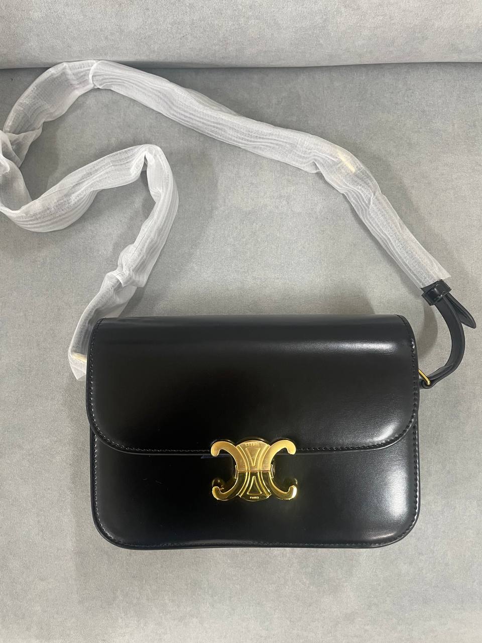 [CELINE] 클래식 트리옹프 백 - 샤이니 카프스킨