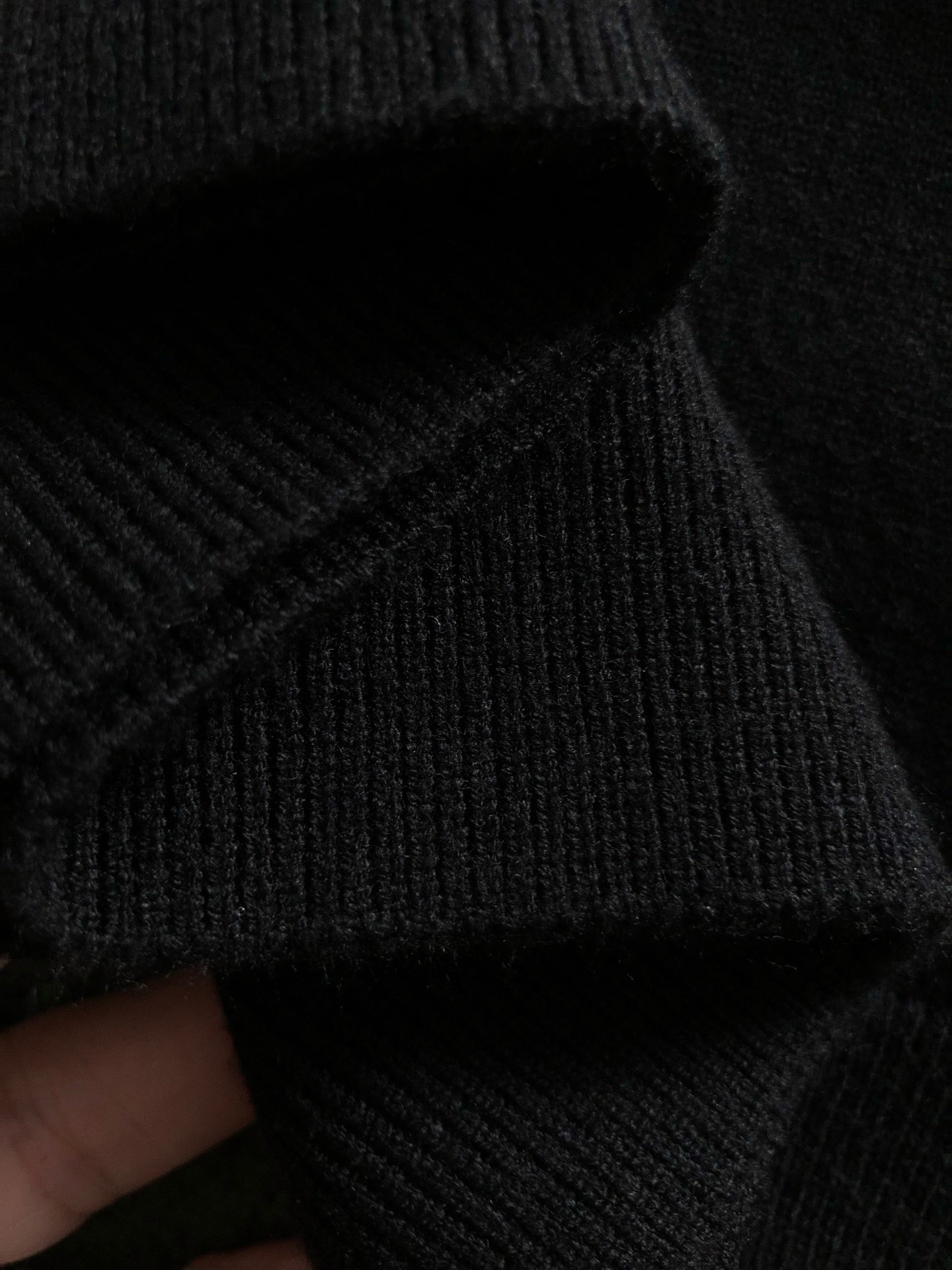 버버리 배색포인트 양모라운드 니트