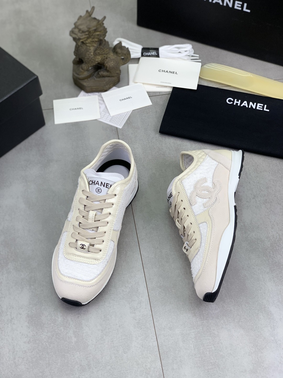 [CHANEL-샤넬]남녀공용 샤넬 스니커즈