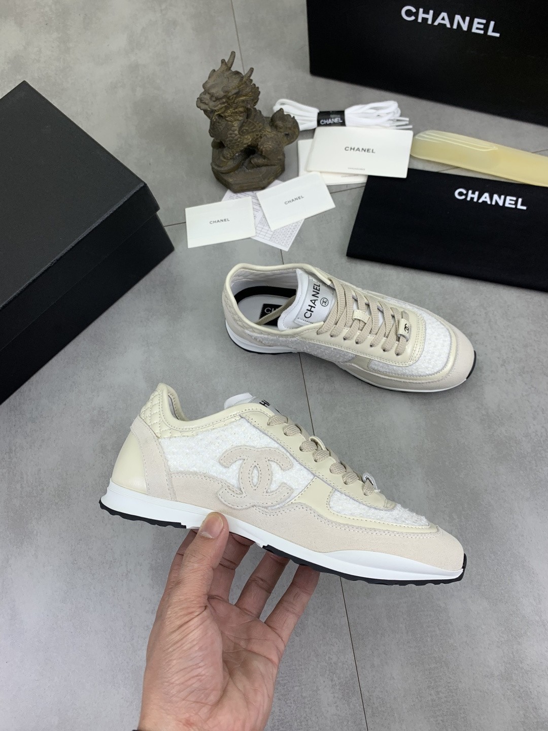 [CHANEL-샤넬]남녀공용 샤넬 스니커즈