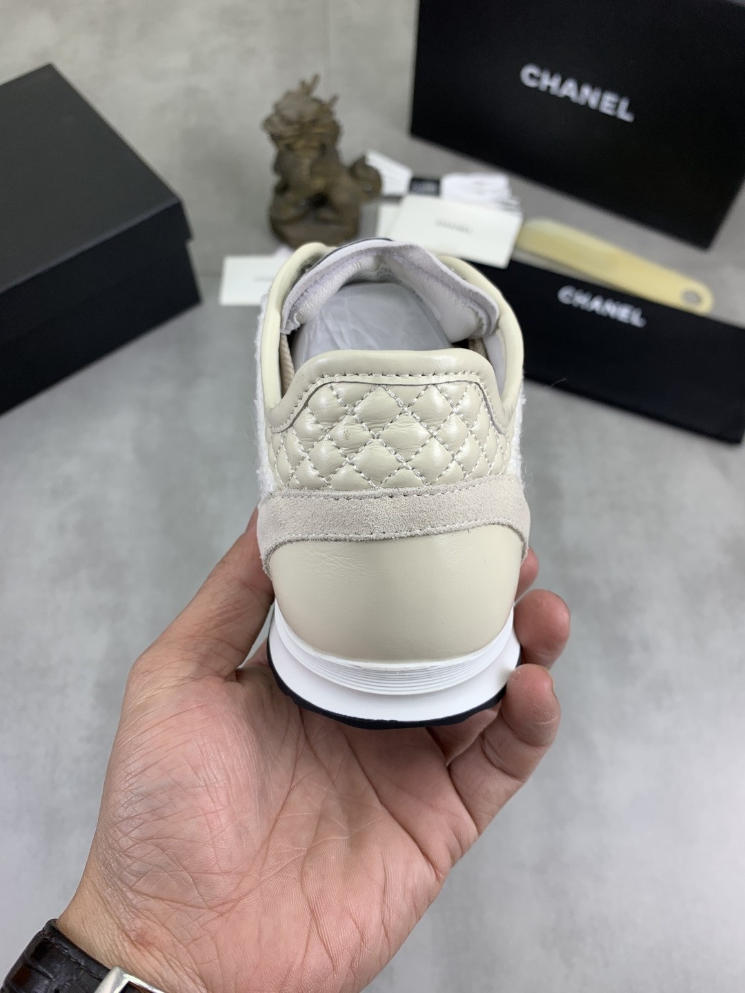 [CHANEL-샤넬]남녀공용 샤넬 스니커즈