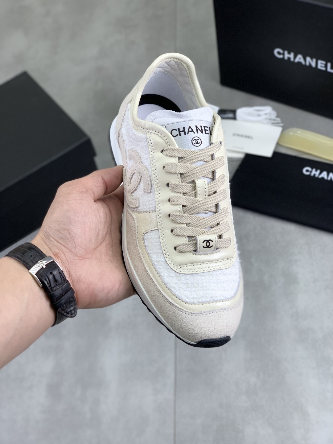 [CHANEL-샤넬]남녀공용 샤넬 스니커즈