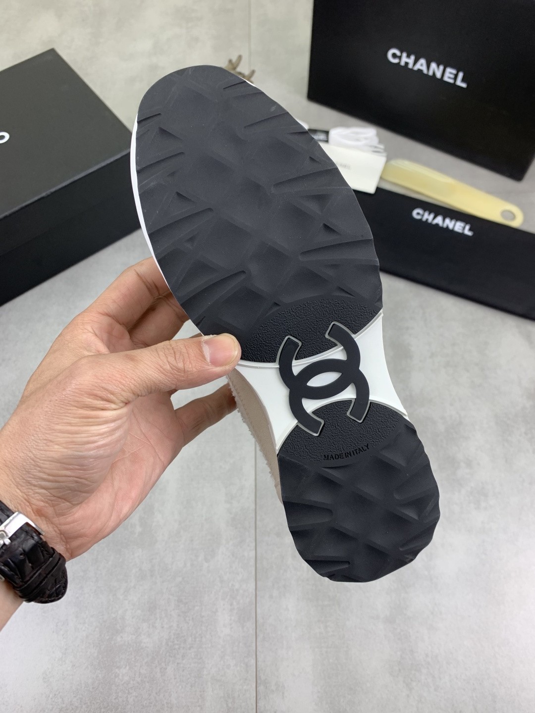 [CHANEL-샤넬]남녀공용 샤넬 스니커즈