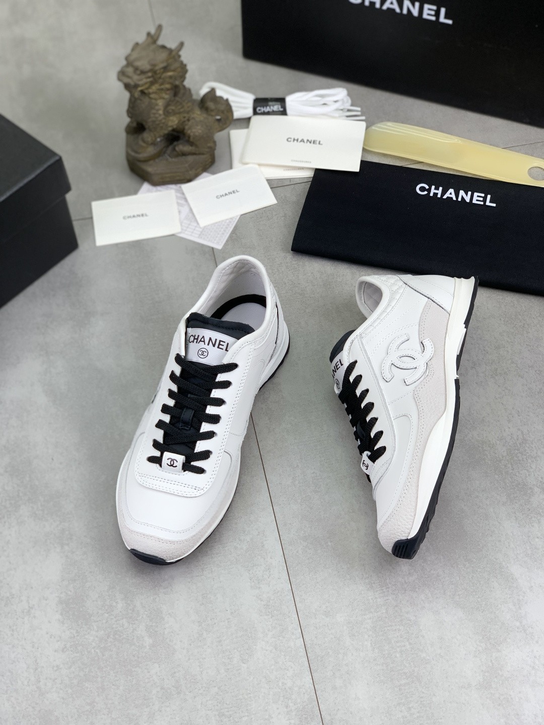 [CHANEL-샤넬]남녀공용 샤넬 스니커즈
