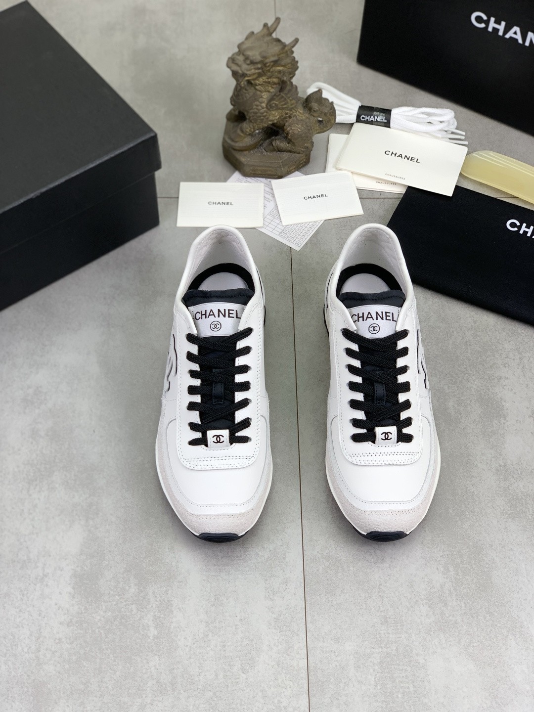 [CHANEL-샤넬]남녀공용 샤넬 스니커즈