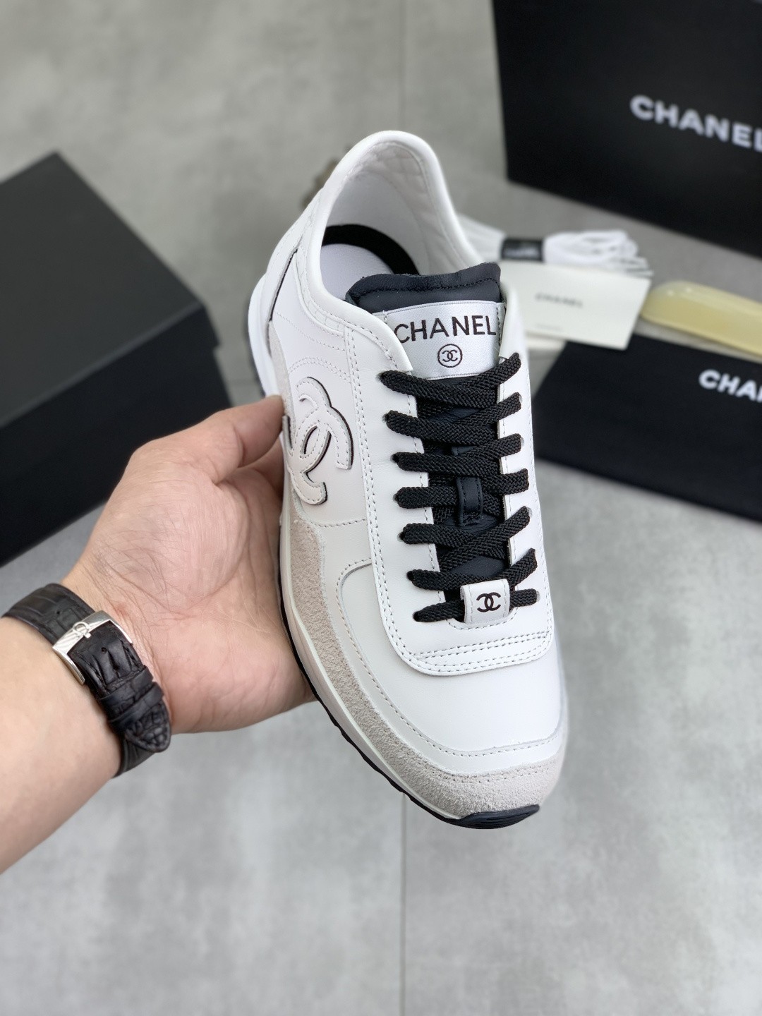 [CHANEL-샤넬]남녀공용 샤넬 스니커즈