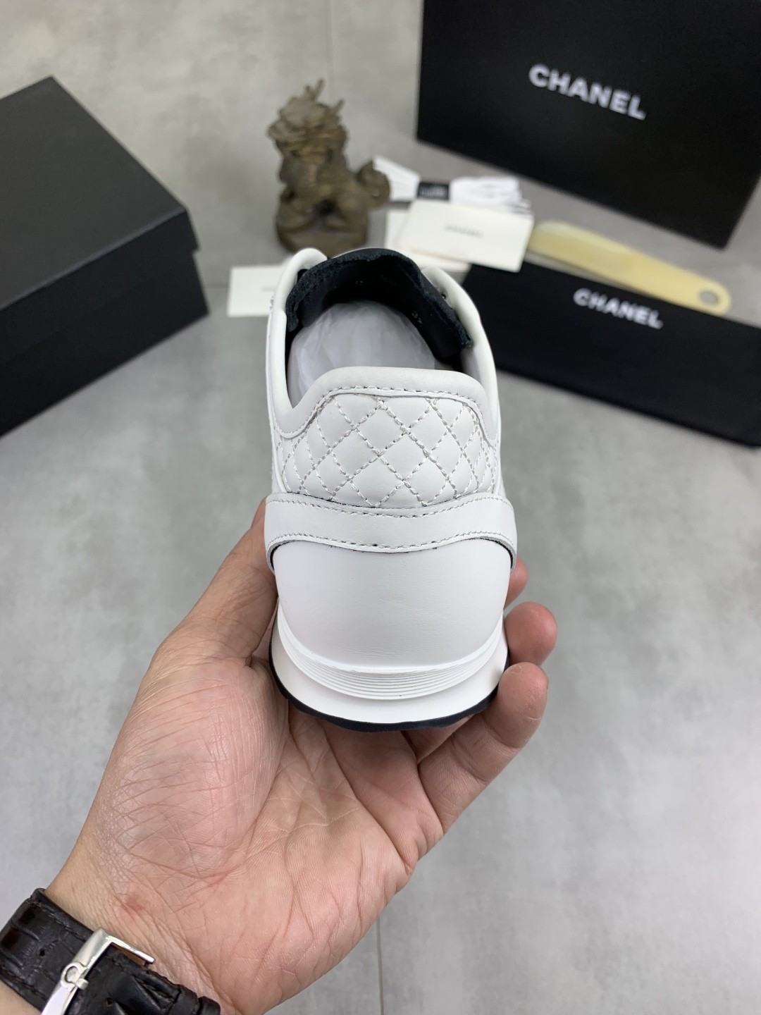 [CHANEL-샤넬]남녀공용 샤넬 스니커즈