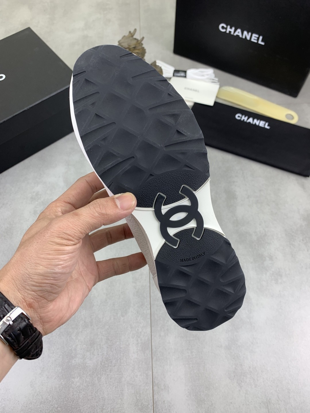 [CHANEL-샤넬]남녀공용 샤넬 스니커즈