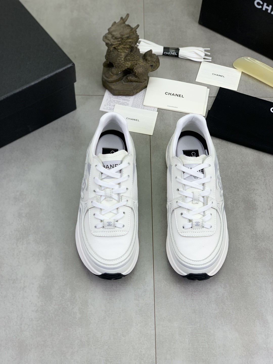 [CHANEL-샤넬]남녀공용 샤넬 스니커즈